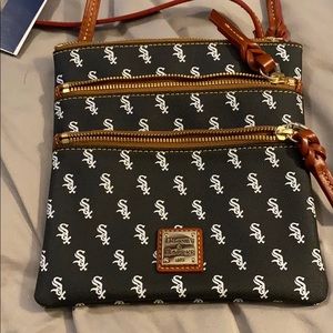 Dooney&Bourke Cross Body Bag